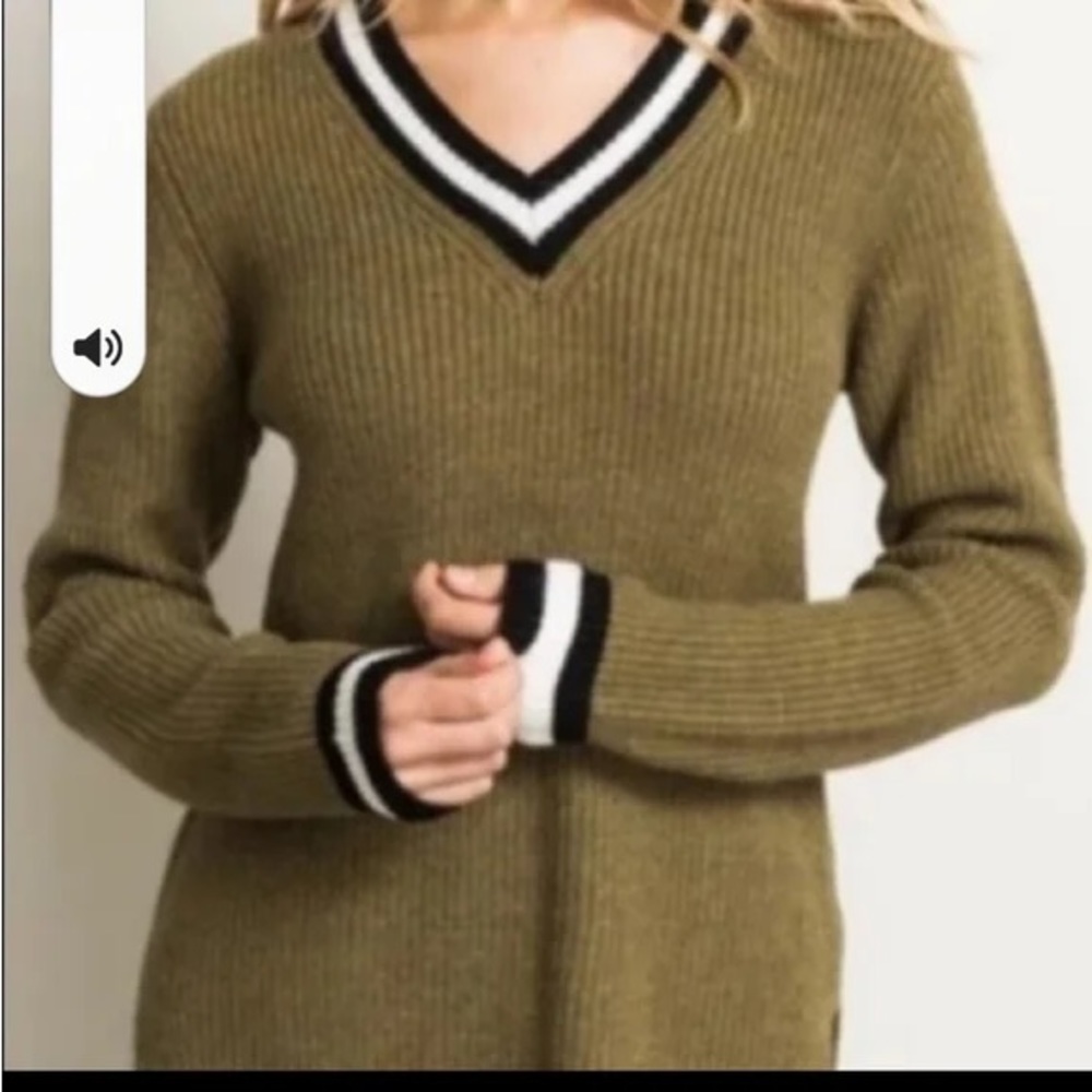 HEM AND THREAD V-NECK NEW SWEATER